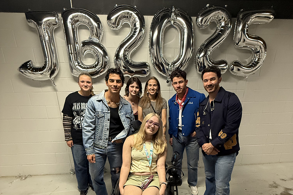 Allison (center), the Jonas Brothers, her mom and two friends. 